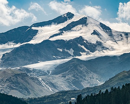 Ortler - Gletscher mit 3905 Metern der höchste Berg von Südtirol - Panoramaaufnahme vom Staudamm des Lago Gioveretto aus (4 Einzelaufnahmen)