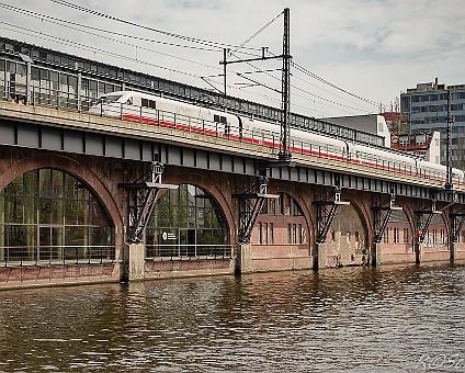 ICE zwischen Jannowitz- u. Michaelbrücke Brückenfahrt