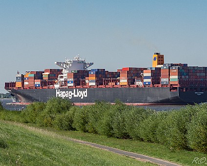 Basle Express Schiffsdaten: Baujahr: 2012; Länge x Breite: 366 m X 48 m; Bruttoregistertonnen: 142295; Tragfahigkeit: 142051 t;