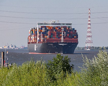 APL VANDA aufgenommen am 06.09.2013 Elbaufwärts fahrend vor Grünendeich. Schiffsdaten: Schiffstyp: Containerschiff Baujahr: 2013 Länge x Breite: 369 m X 51 m...