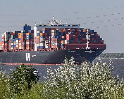 APL VANDA aufgenommen am 06.09.2013 Elbaufwärts fahrend vor Grünendeich. Schiffsdaten: Schiffstyp: Containerschiff Baujahr: 2013 Länge x Breite: 369 m X 51 m...