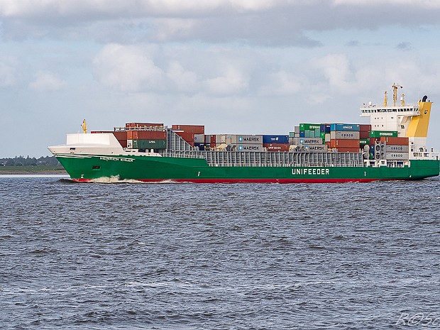 Containerschiffe unter 300m D - J