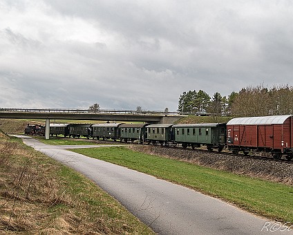 Dampflok T3 930 und Lok 20 zwischen Engstingen und Trochtelfingen am 17.04.2017