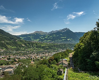 Marlinger Waalweg (7) Blick über Algund in Richtung Dorf Tirol