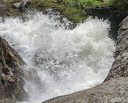 Stilfserjoch-Nationalpark (17) Wasserfall an der Ostseite des Lago Gioveretto (3)