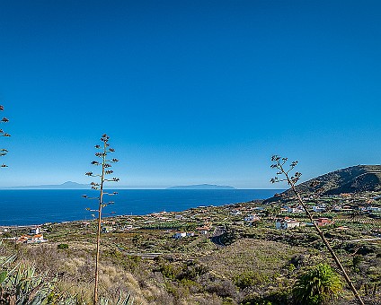 Blick in Richtung SO von der LP 2 (Casa Lodero) aus. Im Hintergrund Teneriffa (li) und La Gomera (re)