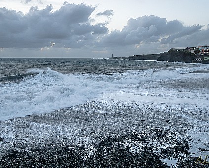 Wellengang am Strand von Puerto Naos