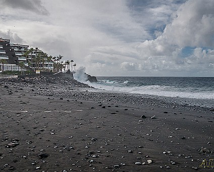 Wellengang Beim Hotel Sol La Palma in Puerto Naos