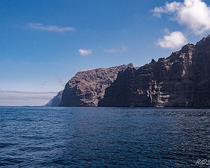 Steilküste im Nordwesten von Teneriffa Teno - Gebirge aus der Richtung von Los Gigantes aus (Whale Watching)