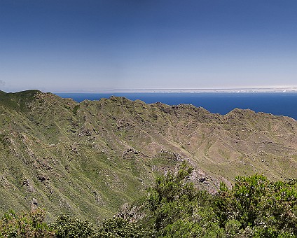 Im Anaga-Gebirge auf der TF 12 unterwegs - Blick in Richtung San Andrés / Las Gaviotas (Panoramabild)